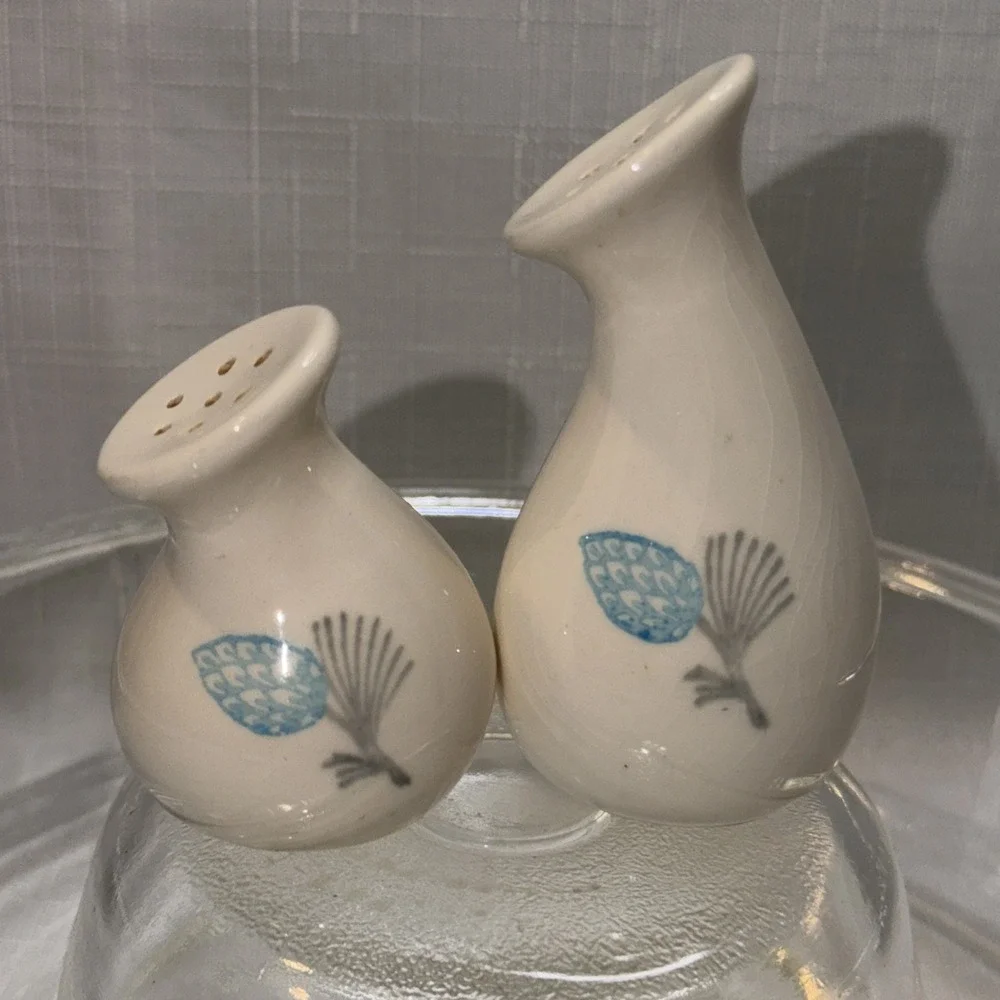 Vintage Mancrest Blue Spruce Pine Cone & Needles Salt & Pepper Shakers